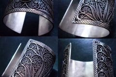 /Peacocks Tails/ Sterling Silver Filigree Bracelets / Dimension 6.5 x 5.5 x 4.2 cm / Moss Agate Cushion 1.8 x 1.3 cm