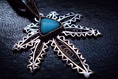/G/ Sterling Silver Filigree Pendant / Turquoise 0.4 x 0.4 cm / Dimension 4.5 x 3.5 x 1.0 cm